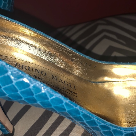 Designer BRUNO MAGLI Beautiful Snake Print peep toe heels, Size 8 - Picture 13 of 16